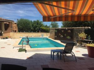 Charmant studio avec piscine partagée à Sernhac - 30 m²