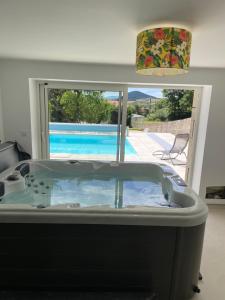 Villas Gite authentique au coeur de Blavozy avec piscine privee, jacuzzi et terrain de petanque : photos des chambres