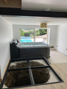 Villas Gite authentique au coeur de Blavozy avec piscine privee, jacuzzi et terrain de petanque : photos des chambres