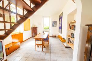 Lovely 2BR House in Beautiful Green Area