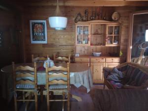 LARGOUSIER Chalet 6 à 8 personnes Enchastrayes Barcelonnette