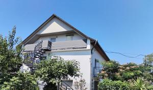 Dömper Döme Apartman