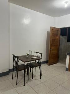 Affordable Apartelle 15mins to the Airport Airport & Sugba Lagoon-Triple Beagle Apartment