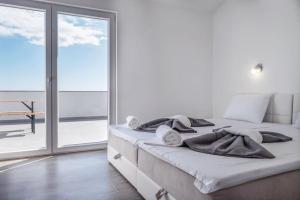 Villa Joanna - hidden oasis with pool, gym & garrage