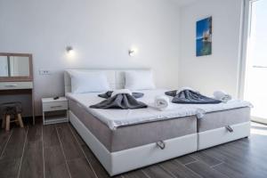 Villa Joanna - hidden oasis with pool, gym & garrage