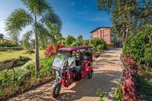 SaffronStays Satori Perch Royale - Tuscan-style 3BR villa with panoramic lake views, pool, pickleball & organic meals