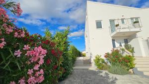 Apartments with Pool Casa Bianca 