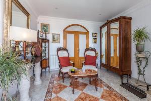 Crestuma Bright Apartment, by Hopstays