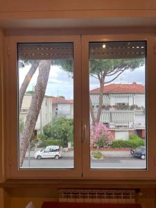 Luminosa casa con posto auto in Versilia a 5 min dal mare