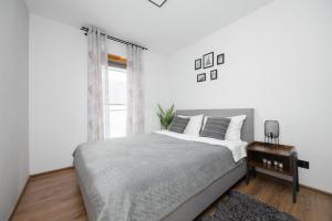 Modern Apartments with Parking and AC Warsaw Suburbs by Noclegi Renters