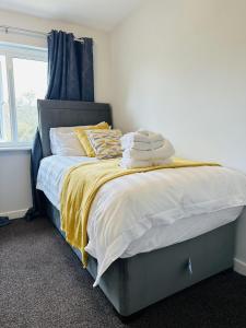 HouseSleeps5-Parking-Garden-PrivateEntrance