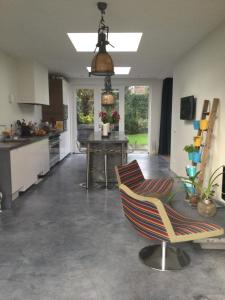 Villa Cosy Central incl Jacuzzi Near trainstation, beach and city