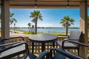 Simply Wonderful Condo with Bayview Private Pier and Pools - Fulton