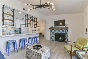 Coastal Paradise Condo with 2 Bedrooms and Pool