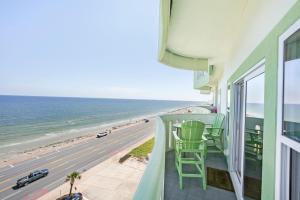 Oceanside Escape with 3 Bedrooms Spectacular Ocean View and Pool