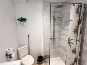 Appartements Confortables - Gare à 5 min pied - 20min de la plage - Terrasse