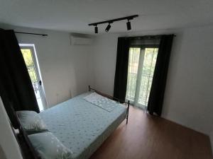 Calm apartment in Lepetane