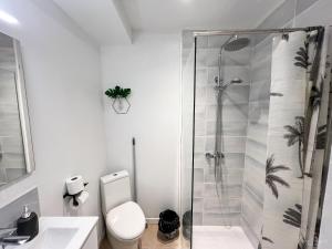 Appartements Confortables - Gare à 5 min pied - 20min de la plage - Terrasse