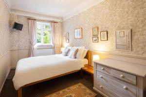 Host & Stay - Summerhill Court Lodges