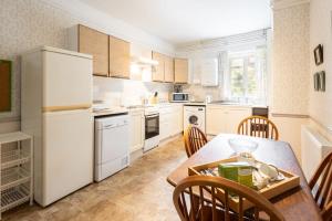 Host & Stay - Summerhill Court Lodges