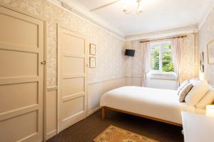 Host & Stay - Summerhill Court Lodges