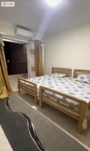 شقه مفروشه بالحى المتميز السادس م اكتوبر مفروشه بالكامل ومكيفه للايجار السنوى