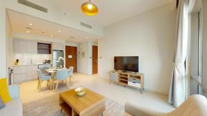 Vida Residences Creek - Colourful One Bedroom
