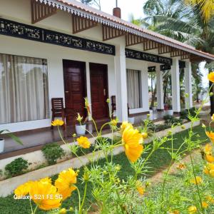 Riverview villa