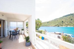 Dada i Lela beachfront 