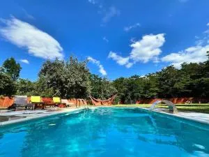 Horace Guesthouse POOL & HOT TUB & BIKES & RIVER - Breaza