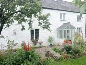 Ty Gwyn Farmhouse - Lower Chapel