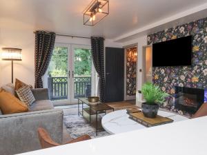 Waters Edge Lock View