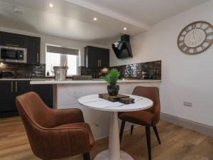 Waters Edge Lock View