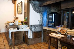 Hotels Logis Hotel Etchemaite : photos des chambres