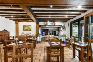 Hotels Logis Hotel Etchemaite : photos des chambres