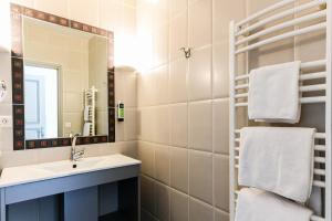 Hotels Logis Hotel Etchemaite : photos des chambres