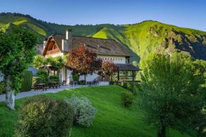 Hotels Logis Hotel Etchemaite : photos des chambres