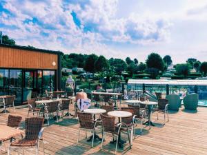 Campings Mobil-home 4 personnes dans camping 5 etoiles proche de la mer : photos des chambres