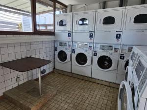 Campings Mobil-home 4 personnes dans camping 5 etoiles proche de la mer : photos des chambres