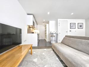 City Waterside, Old Street, Angel, Entire Private Apartment