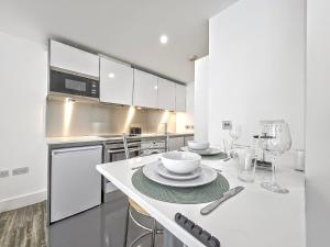 City Waterside, Old Street, Angel, Entire Private Apartment