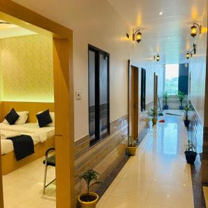 Hotel Ramay Palace 400 Meter from Ram Mandir Ayodhya