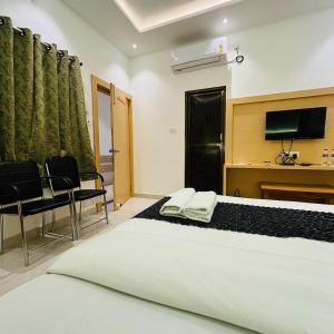 Hotel Ramay Palace 400 Meter from Ram Mandir Ayodhya