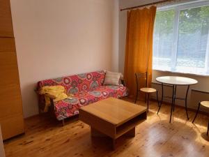 Spacious 2 BR apartment near beach