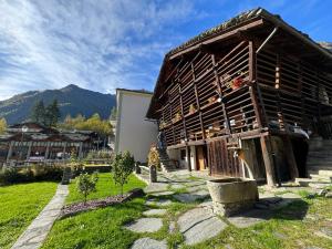 Stilish wooden chalet fully renovated near the lifts