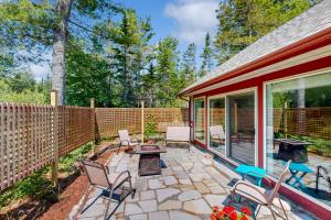 Secluded 2 BR Cottage with Private WandD, WiFi and Patio