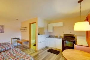 Comfy Lake City Studio Less Than half Mi to Waterfront Park - Lake City