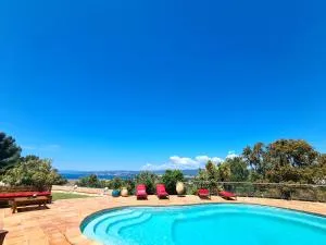 Villa M, Chambres d'Hôtes, Vue mer, Sauna, Piscine à Six-Fours - Curet