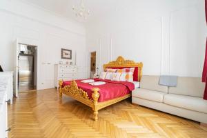 Unique Home at Chain Bridge with Danube view