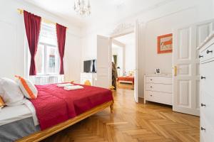 Unique Home at Chain Bridge with Danube view